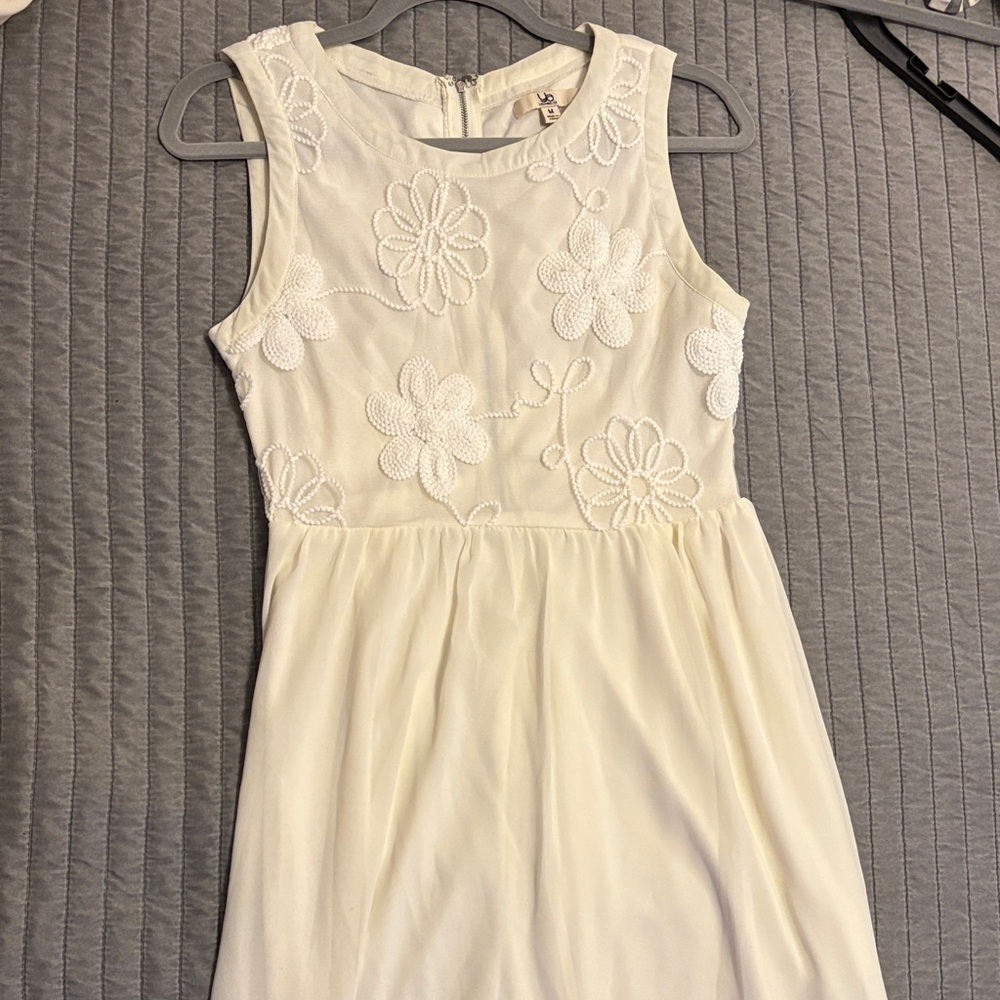 Elegant White Floral Dress